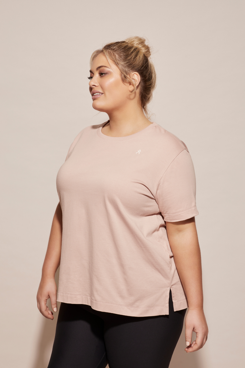 dk active CURVE TOPS Side Swipe Tee