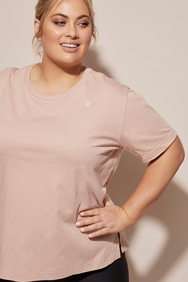 dk active CURVE TOPS Side Swipe Tee